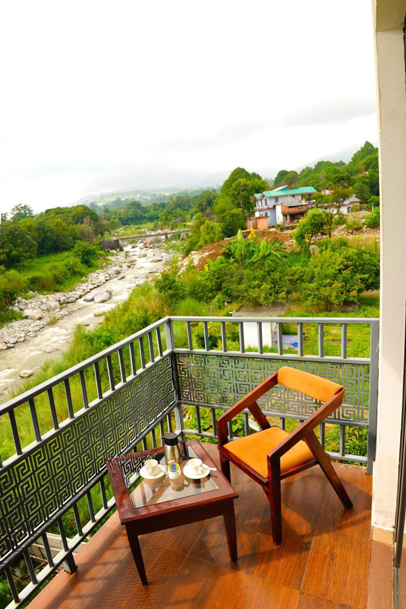 Aachman River And Valley View Resort Dharamshala - A Riverside Resort With Balcony View Eksteriør bilde