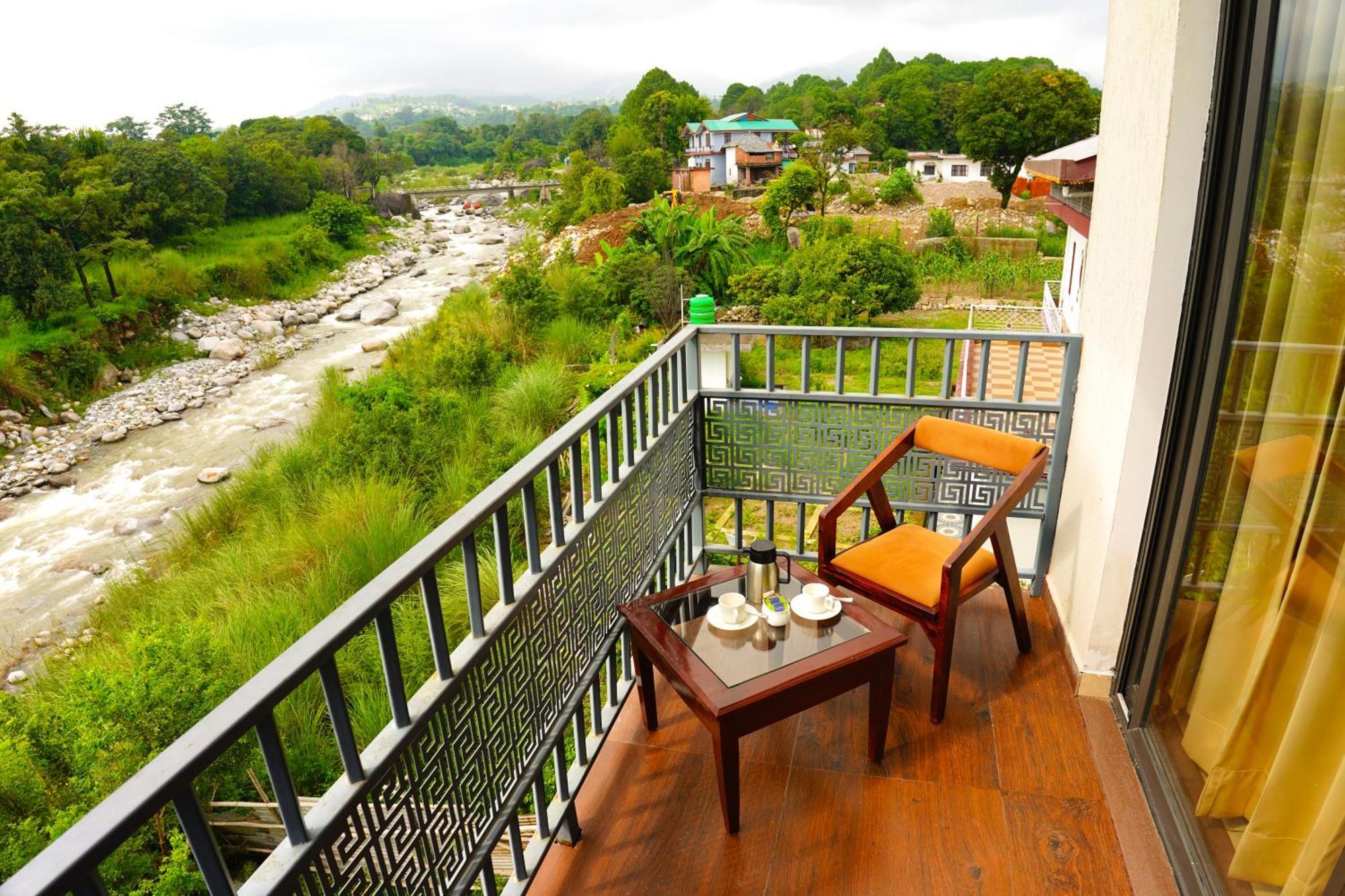 Aachman River And Valley View Resort Dharamshala - A Riverside Resort With Balcony View Eksteriør bilde