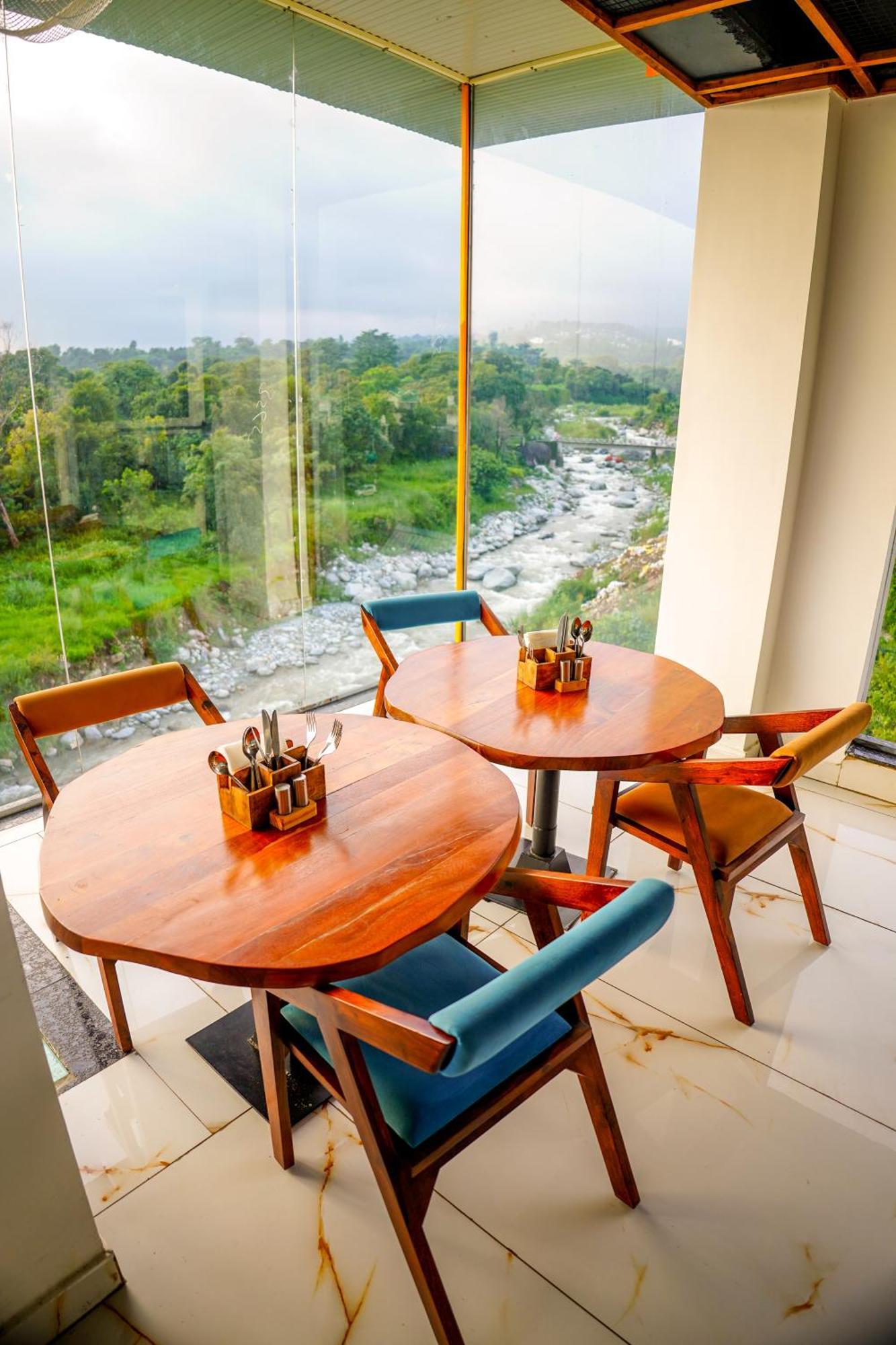 Aachman River And Valley View Resort Dharamshala - A Riverside Resort With Balcony View Eksteriør bilde