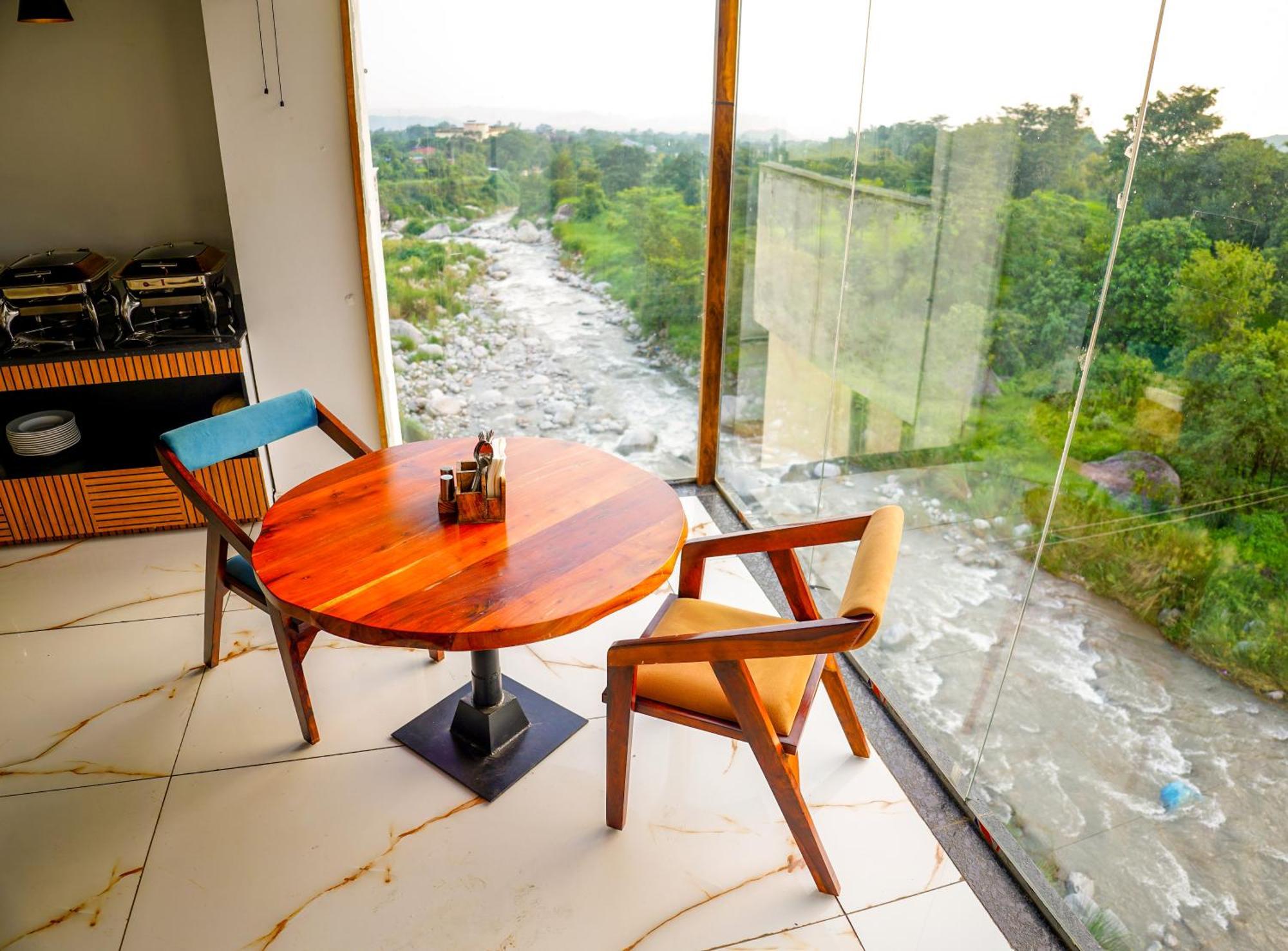 Aachman River And Valley View Resort Dharamshala - A Riverside Resort With Balcony View Eksteriør bilde