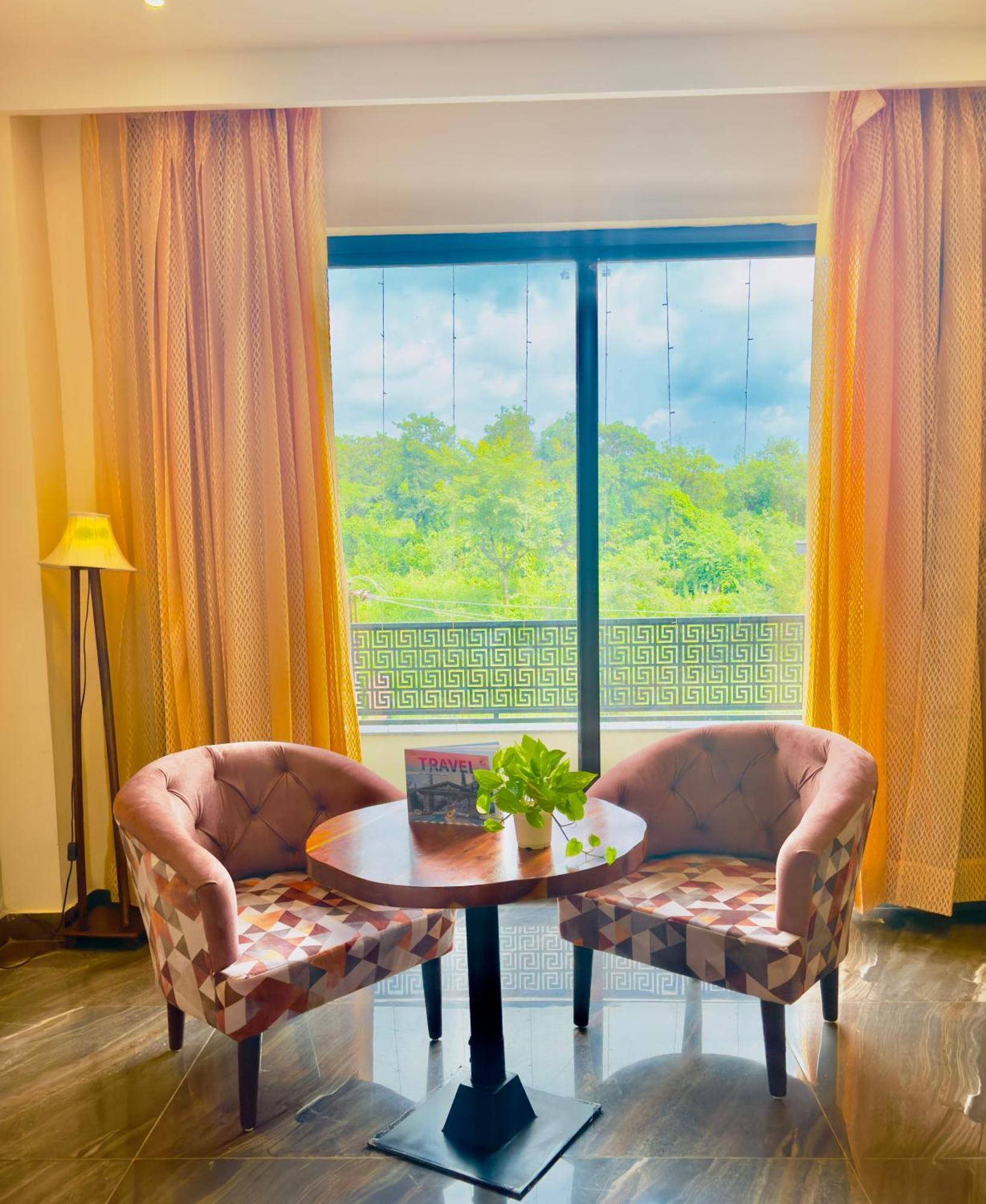 Aachman River And Valley View Resort Dharamshala - A Riverside Resort With Balcony View Eksteriør bilde